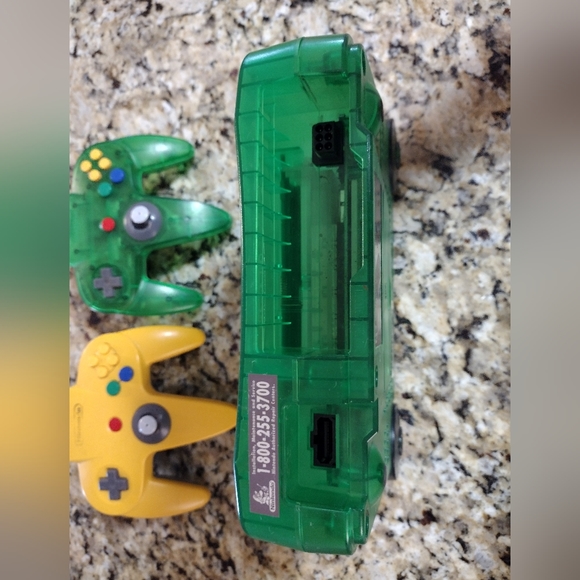 Vintage Nintendo 64 - Picture 4 of 7